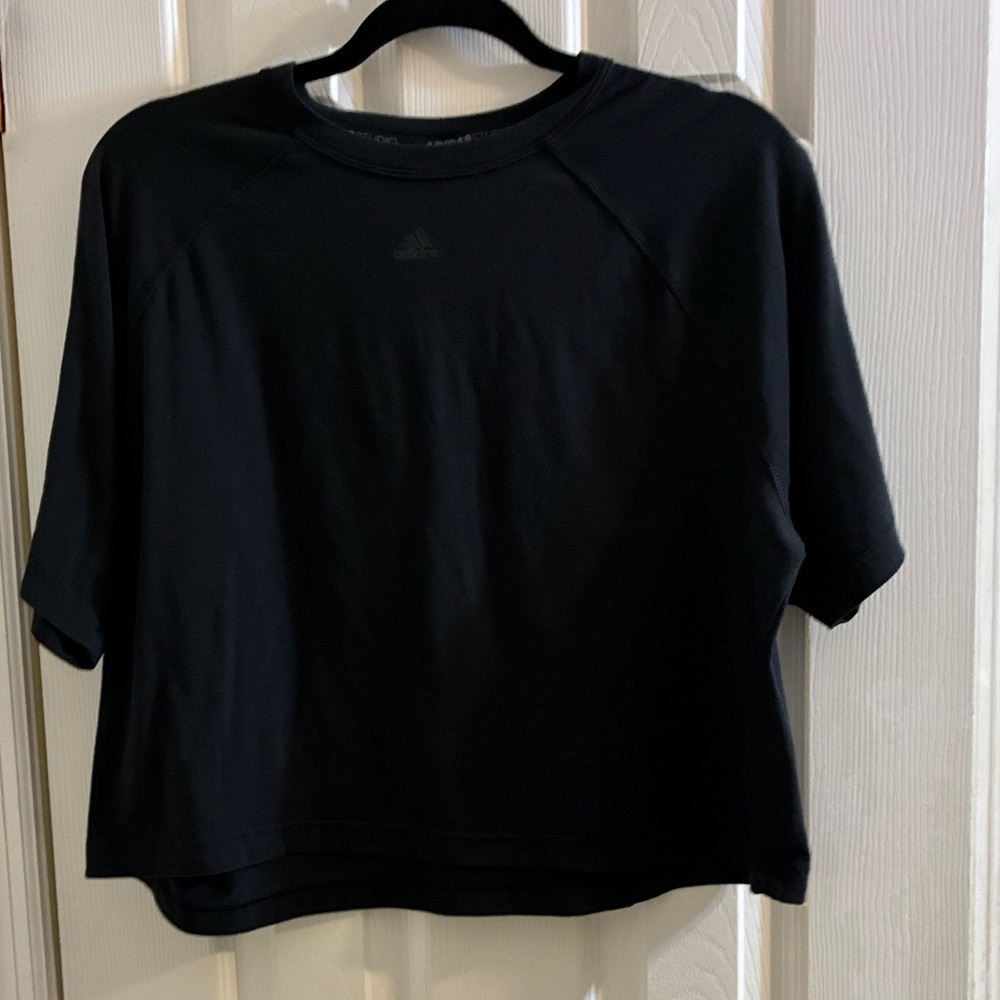 Adidas Studio cropped boxy workout Tee shirt Small Short sleeve Adidas shirt - Picture 3 of 8